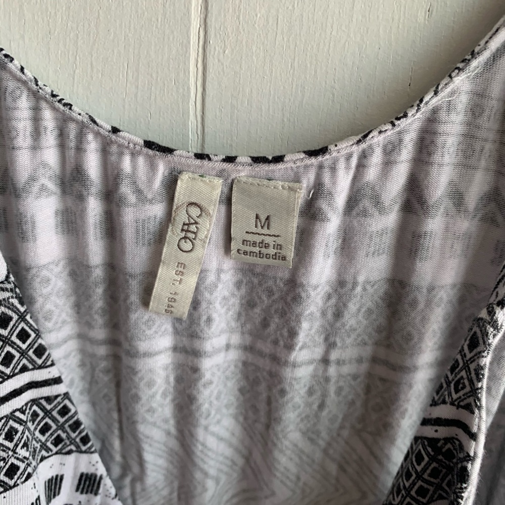 Multi-Layer Patterned Tank Top - Picture 2 of 4